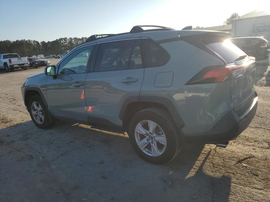 2019 Toyota RAV4 XLE photo 2