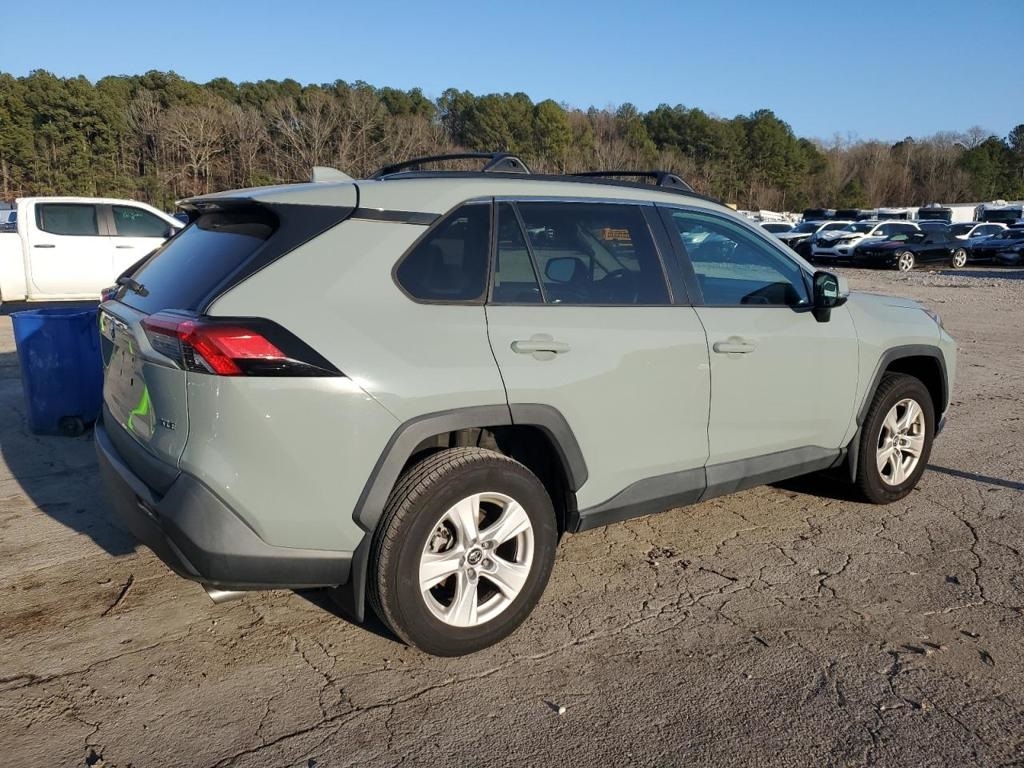 2019 Toyota RAV4 XLE photo 3