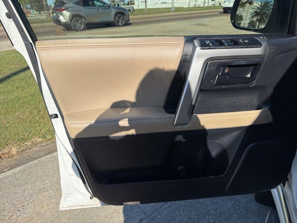 Toyota 4Runner Limited 2WD V6 2012