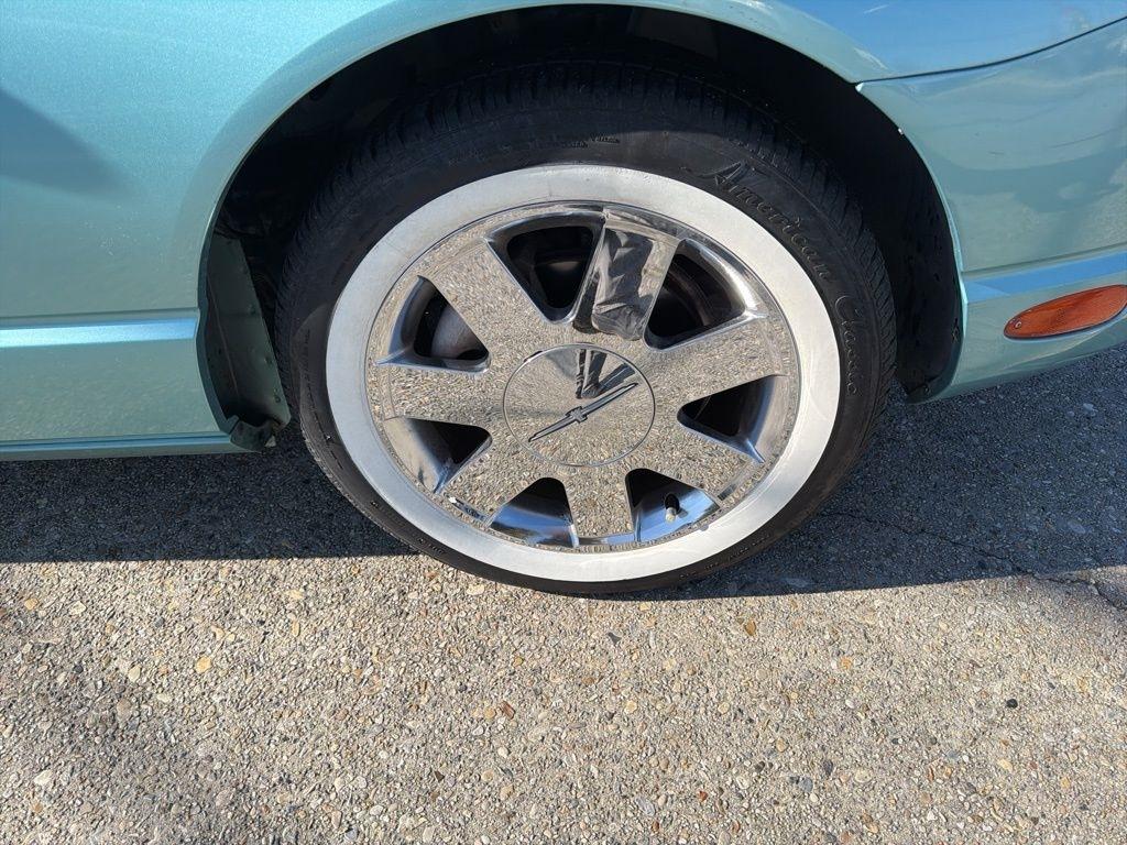 Ford Thunderbird Deluxe 2002