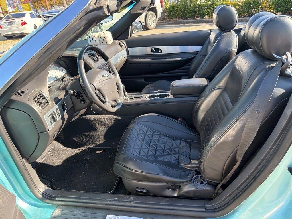 Ford Thunderbird Deluxe 2002