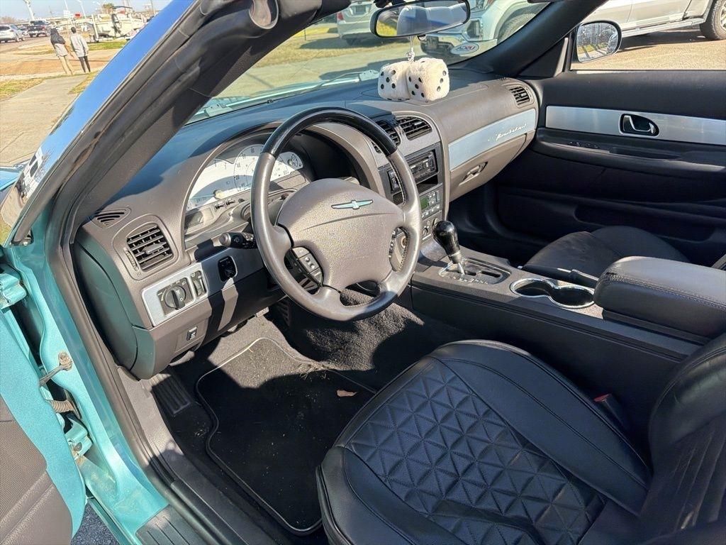 Ford Thunderbird Deluxe 2002