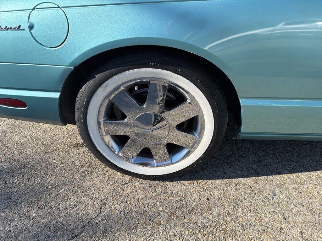 Ford Thunderbird Deluxe 2002