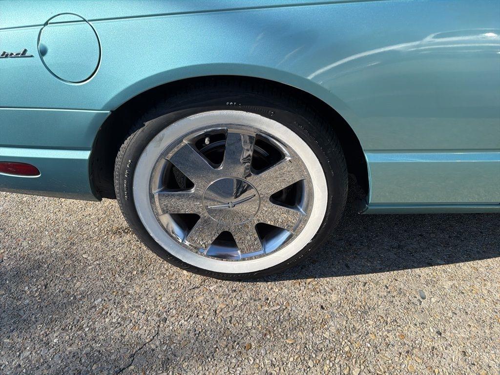 Ford Thunderbird Deluxe 2002