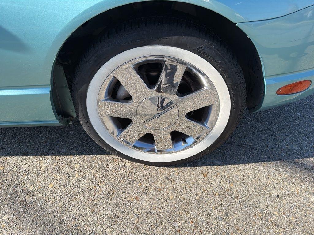 Ford Thunderbird Deluxe 2002