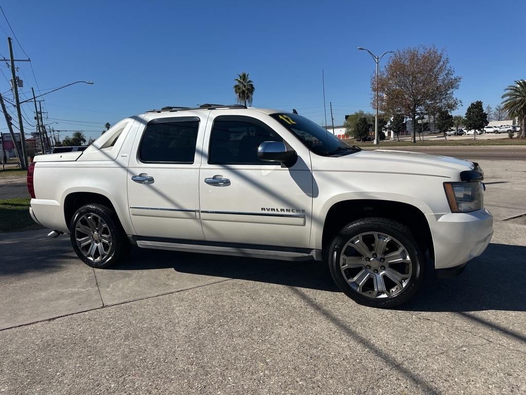 Chevrolet Avalanche LTZ 4WD 2012