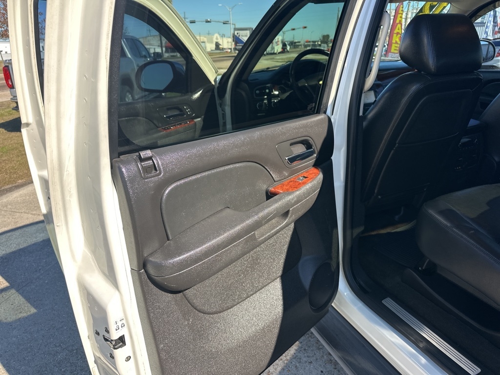 Chevrolet Avalanche LTZ 4WD 2012