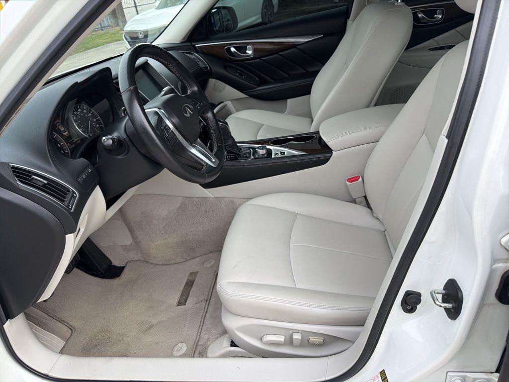 Infiniti Q50 3.0t LUXE 2018