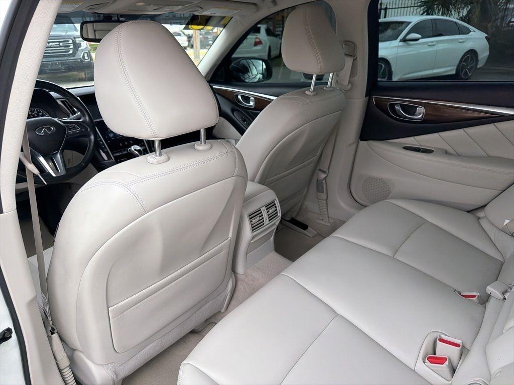 Infiniti Q50 3.0t LUXE 2018