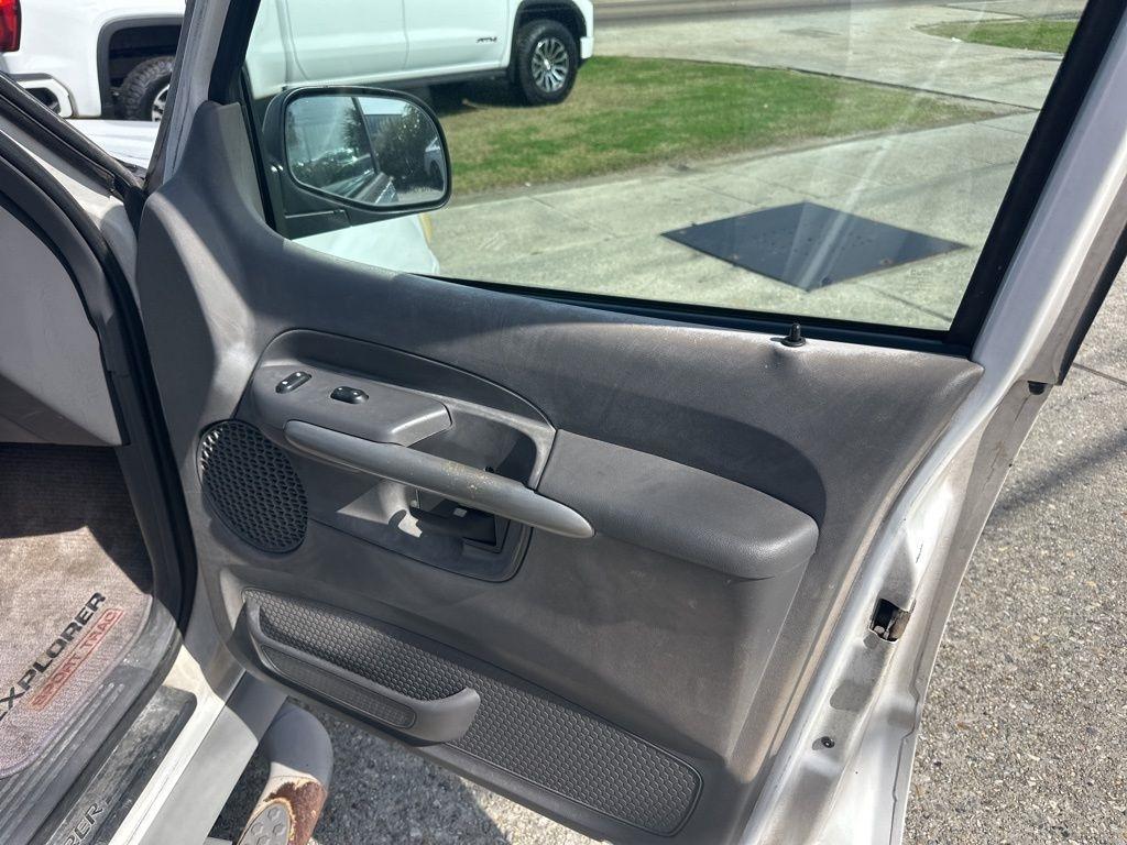 Ford Explorer Sport Trac 2WD 2001