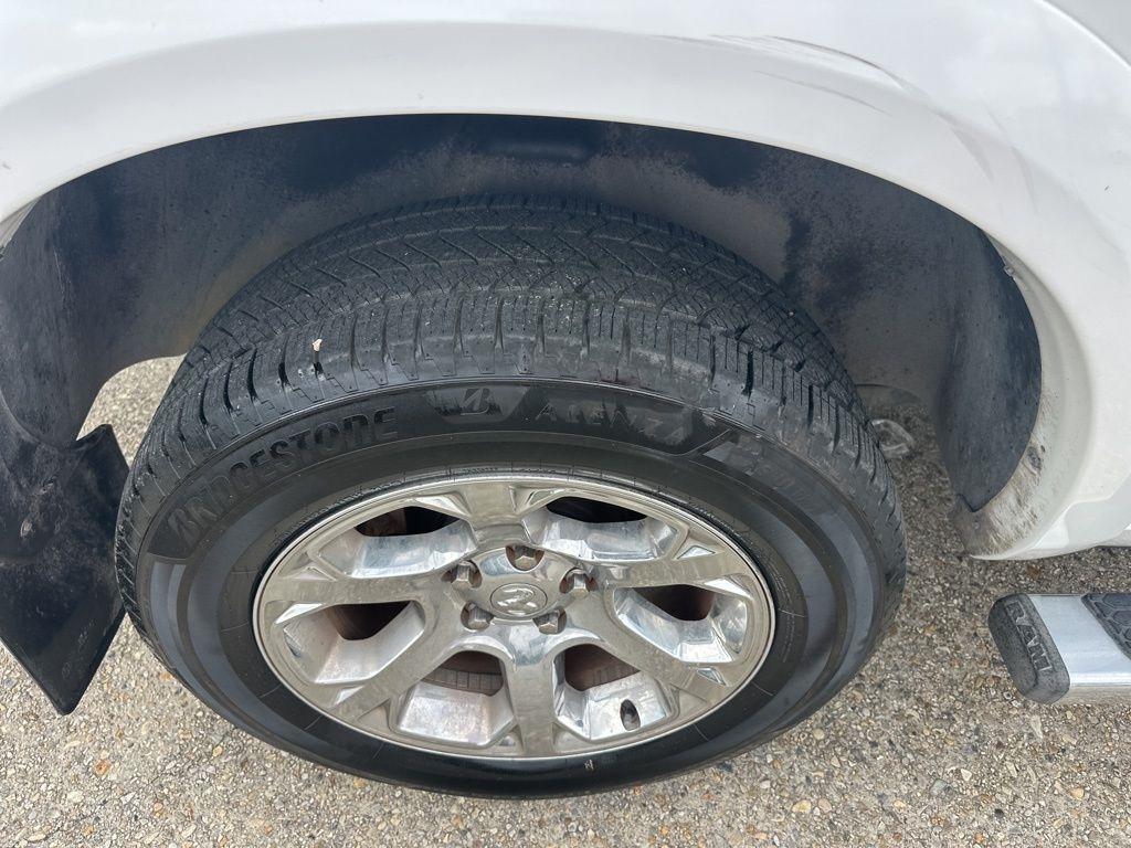 RAM 1500 Laramie Crew Cab SWB 4WD 2013