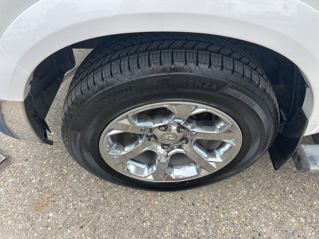 RAM 1500 Laramie Crew Cab SWB 4WD 2013