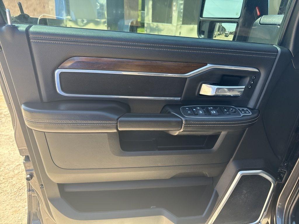 RAM 3500 Laramie Crew Cab LWB 4WD DRW 2024