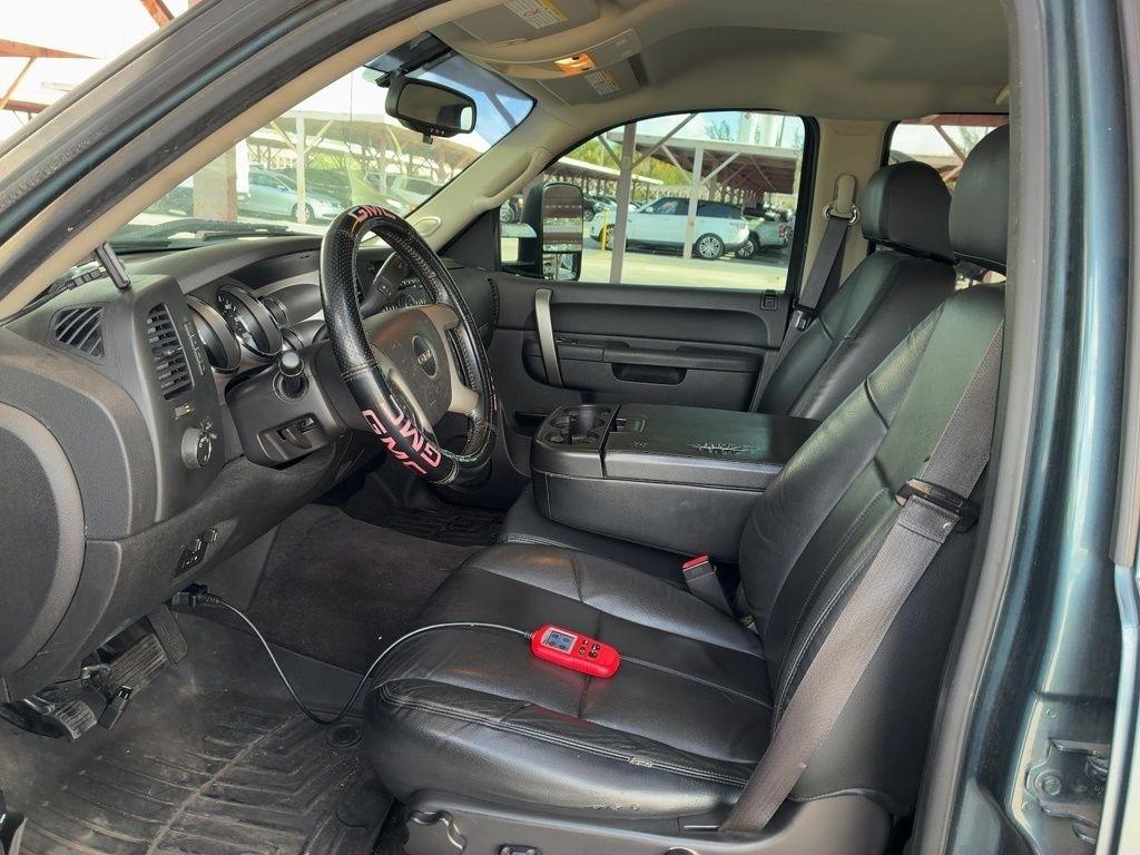 GMC Sierra 2500HD SLE Crew Cab 2WD 2014