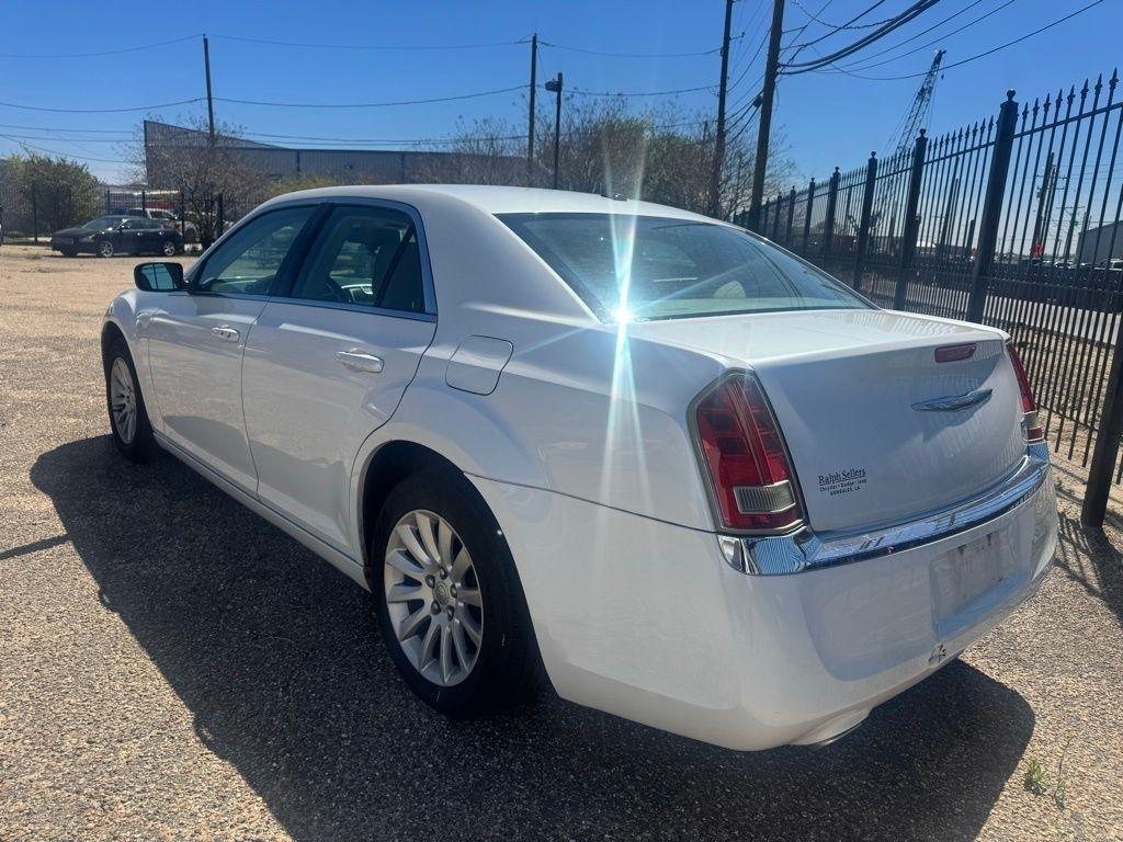 Chrysler 300 Base 2011