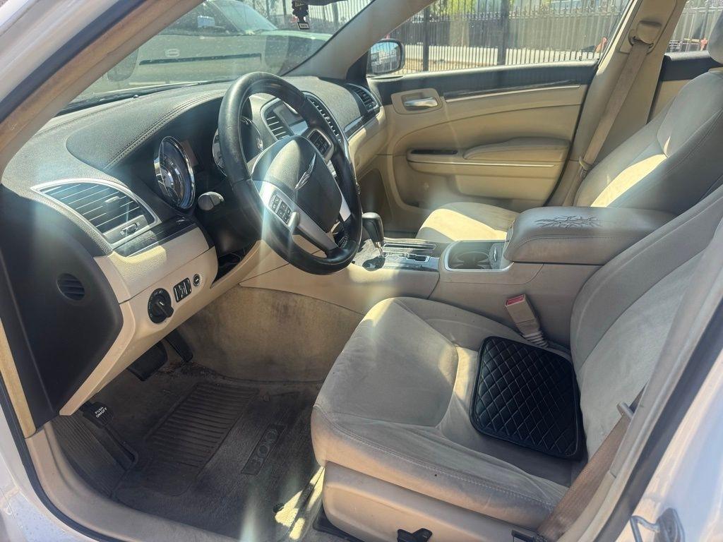 Chrysler 300 Base 2011