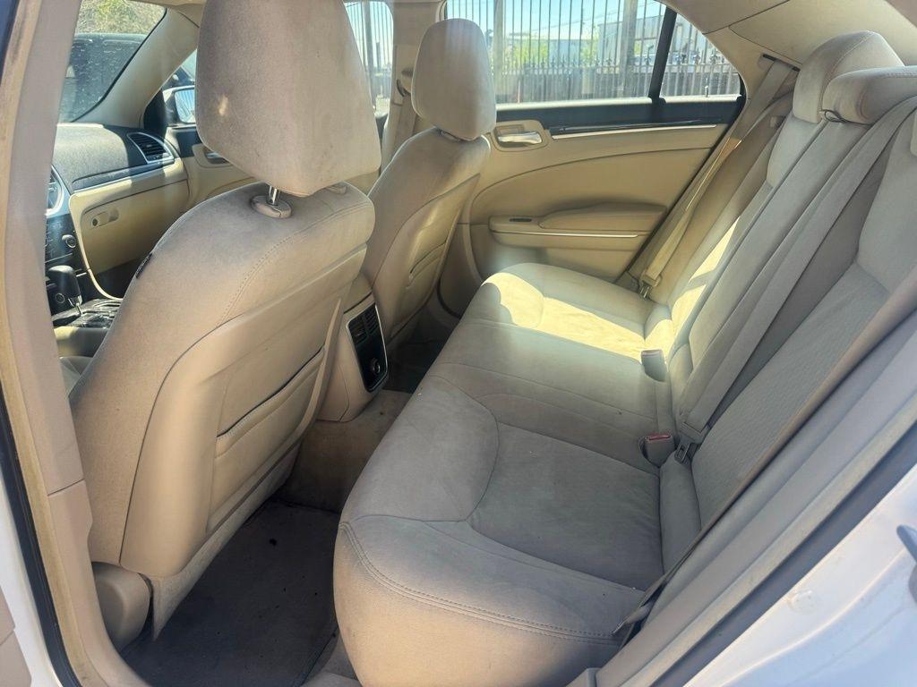 Chrysler 300 Base 2011