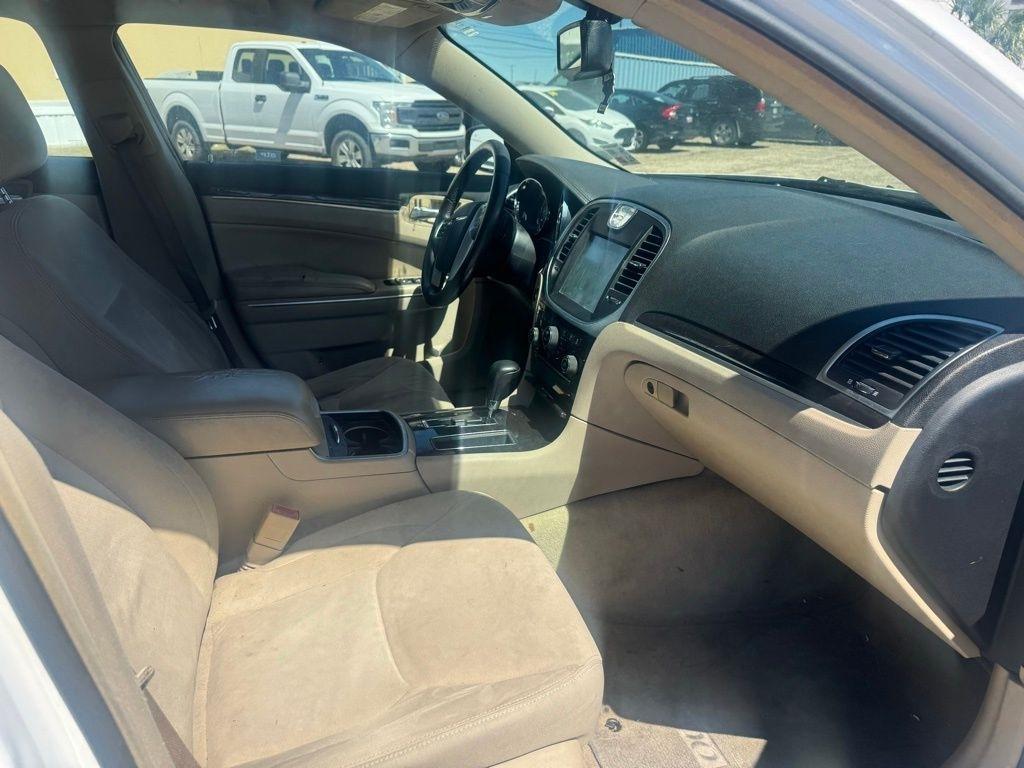 Chrysler 300 Base 2011