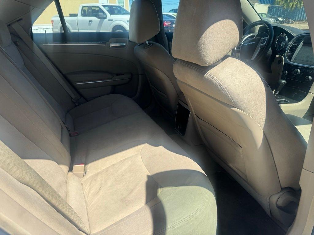 Chrysler 300 Base 2011