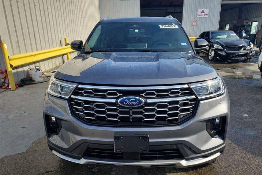 Ford Explorer Platinum AWD 2025