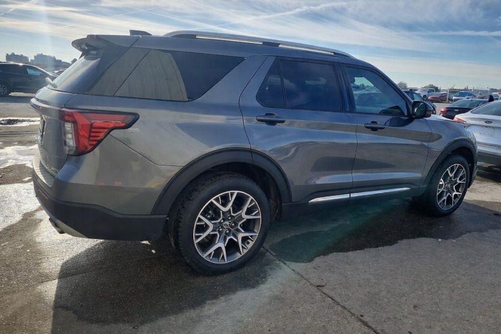 Ford Explorer Platinum AWD 2025