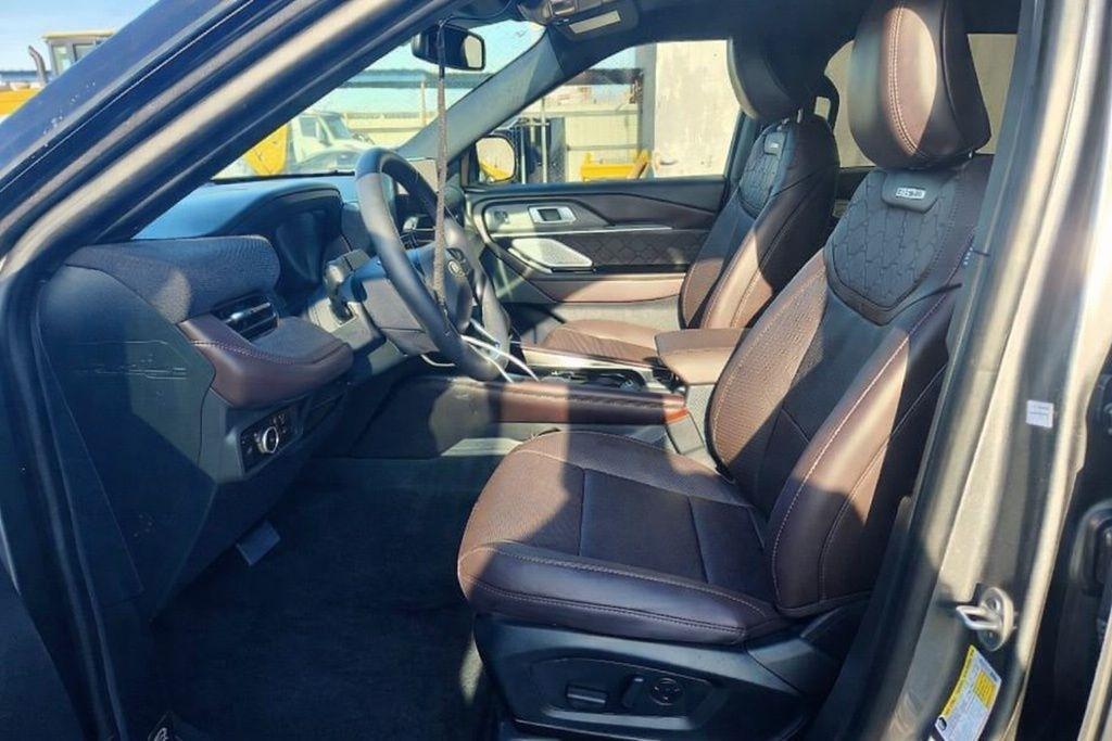 Ford Explorer Platinum AWD 2025