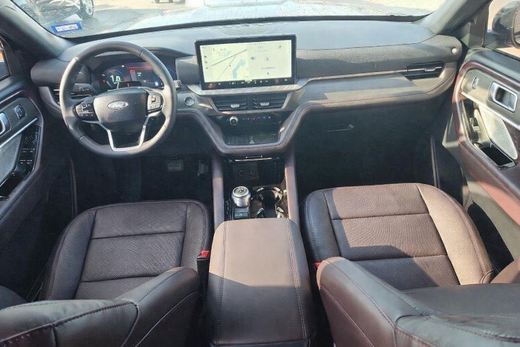Ford Explorer Platinum AWD 2025