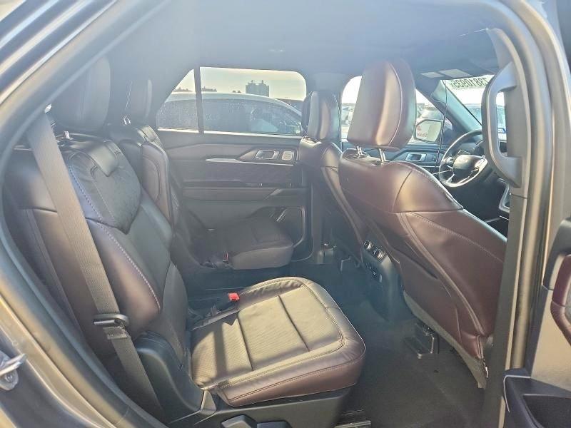 Ford Explorer Platinum AWD 2025