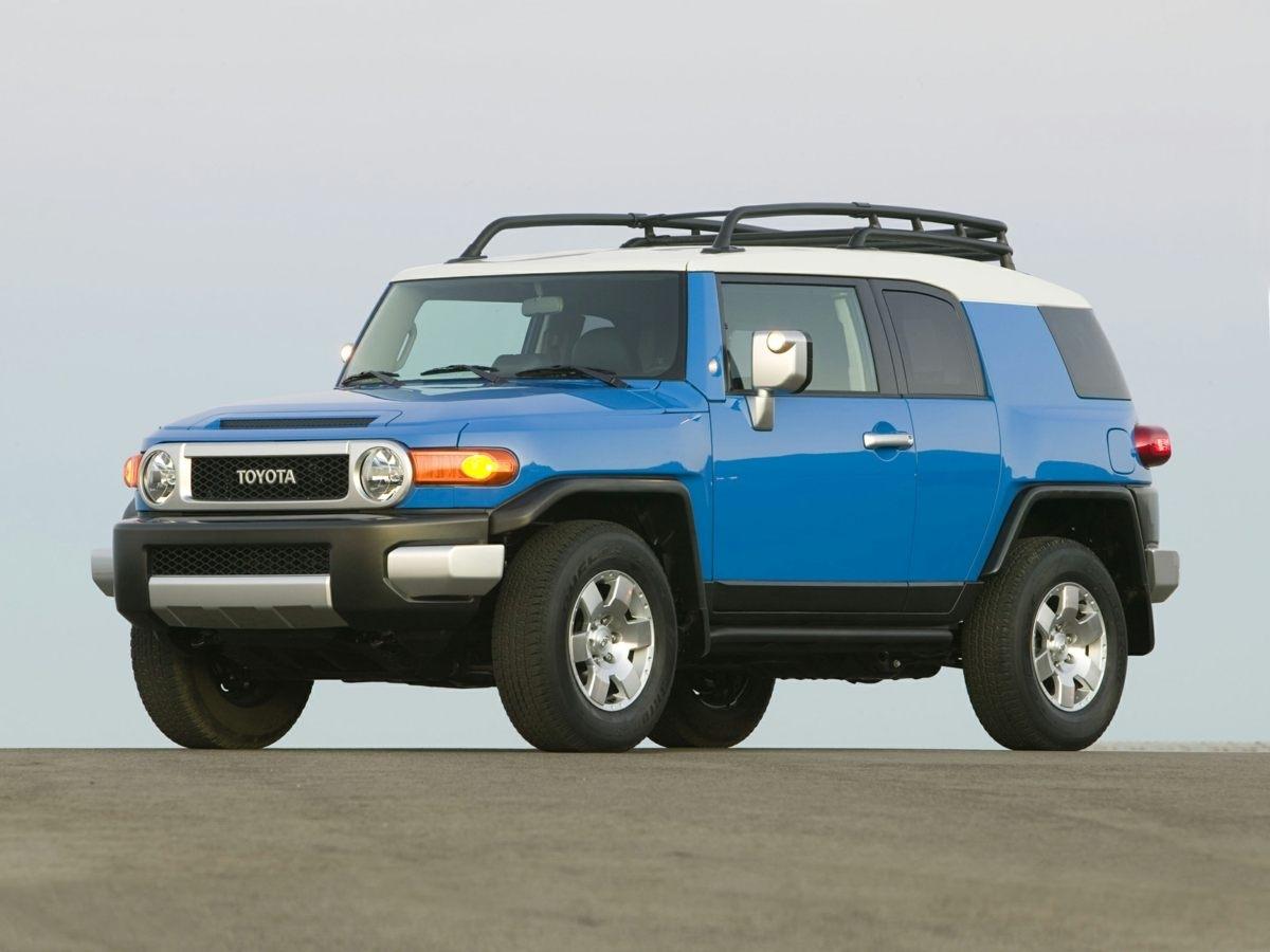 Toyota FJ Cruiser 2WD 2011