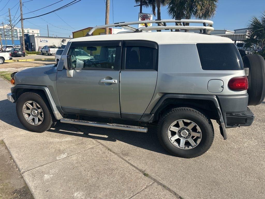 Toyota FJ Cruiser 2WD 2011