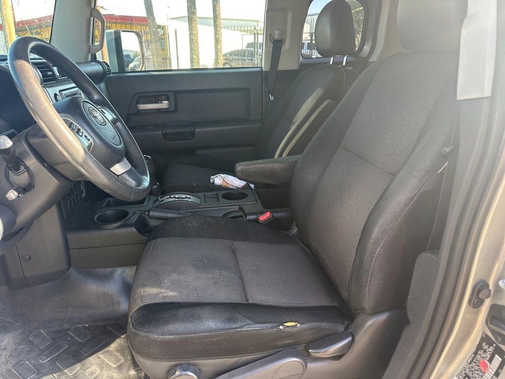 Toyota FJ Cruiser 2WD 2011