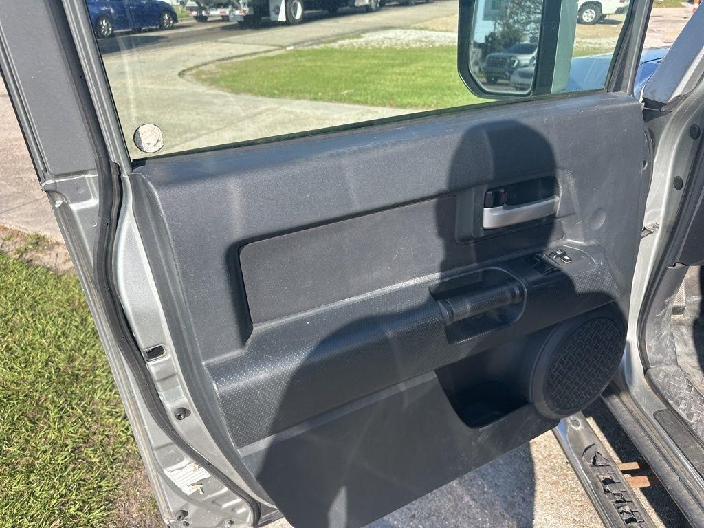 Toyota FJ Cruiser 2WD 2011