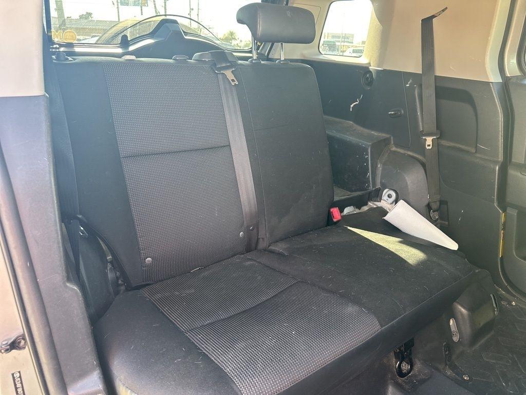 Toyota FJ Cruiser 2WD 2011