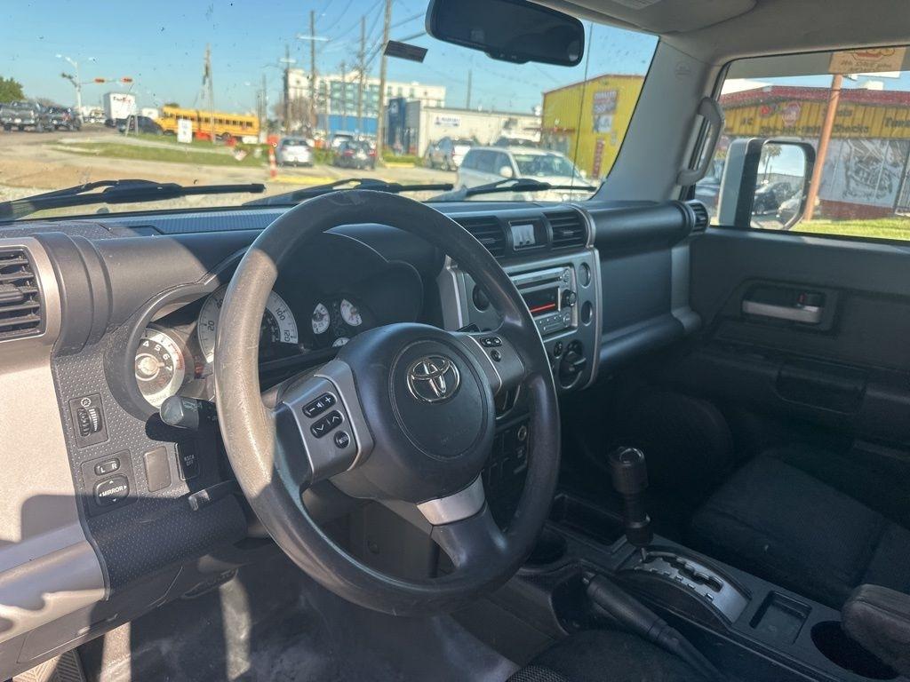 Toyota FJ Cruiser 2WD 2011