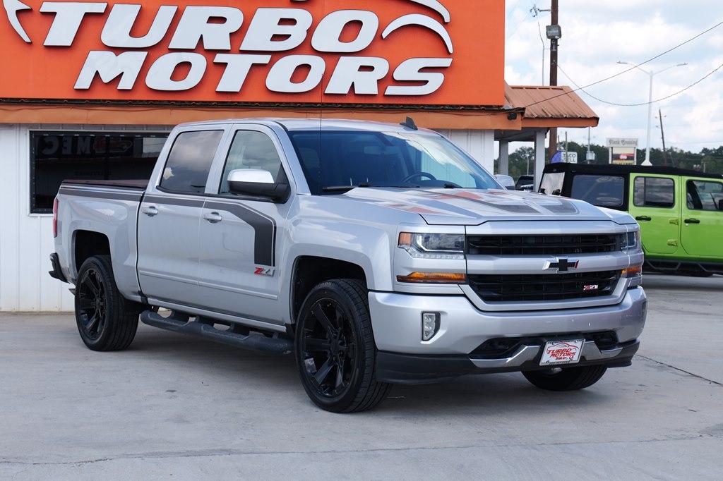 2018 Chevrolet Silverado 1500 LT photo 2