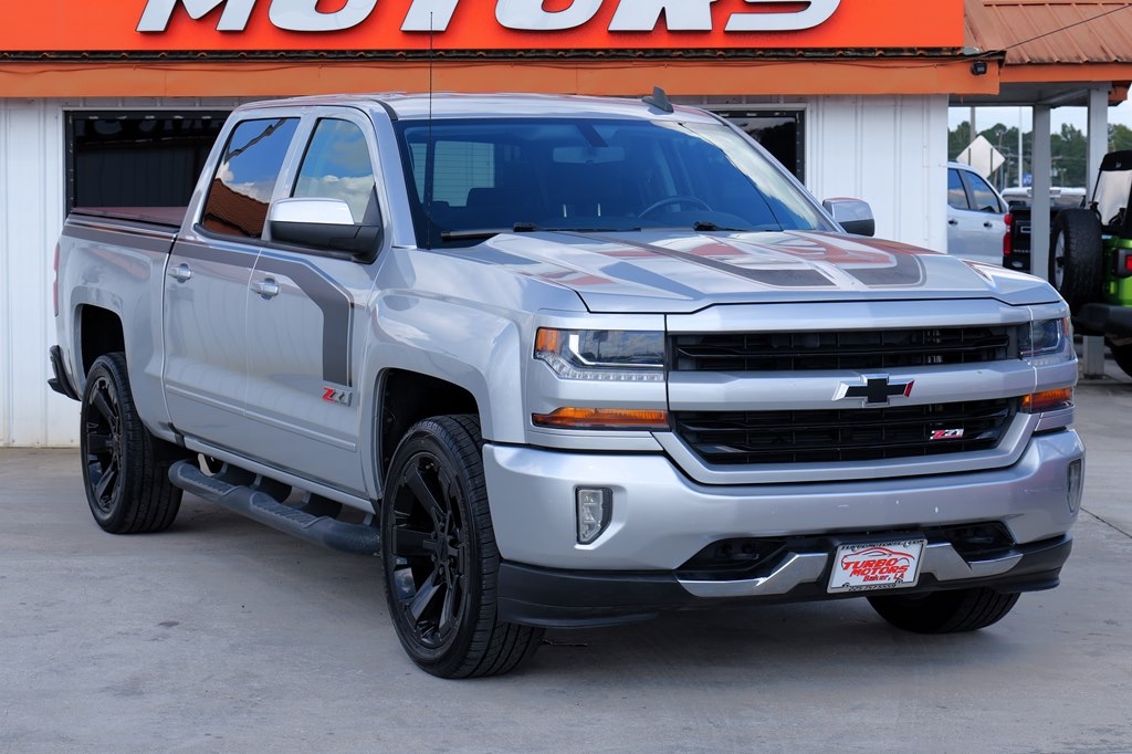 2018 Chevrolet Silverado 1500 LT photo 3