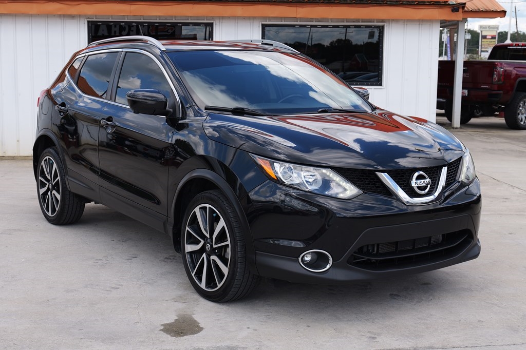 2017 Nissan Rogue Sport SL's photo