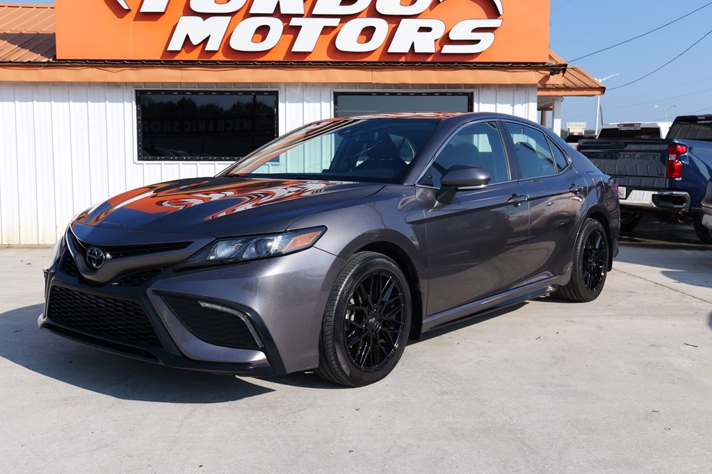 2024 Toyota Camry SE's photo