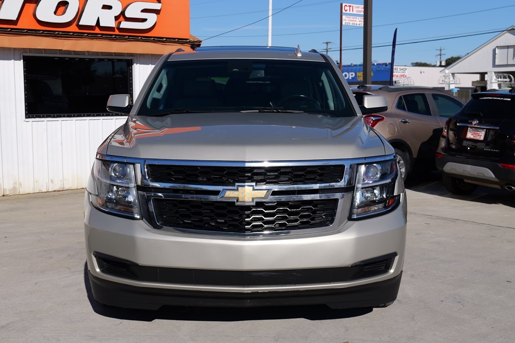 2017 Chevrolet Suburban 1500 LT photo 2