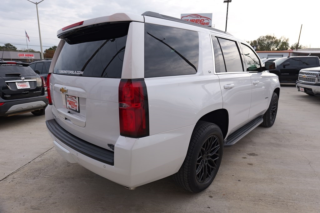 2016 Chevrolet Tahoe LT photo 3