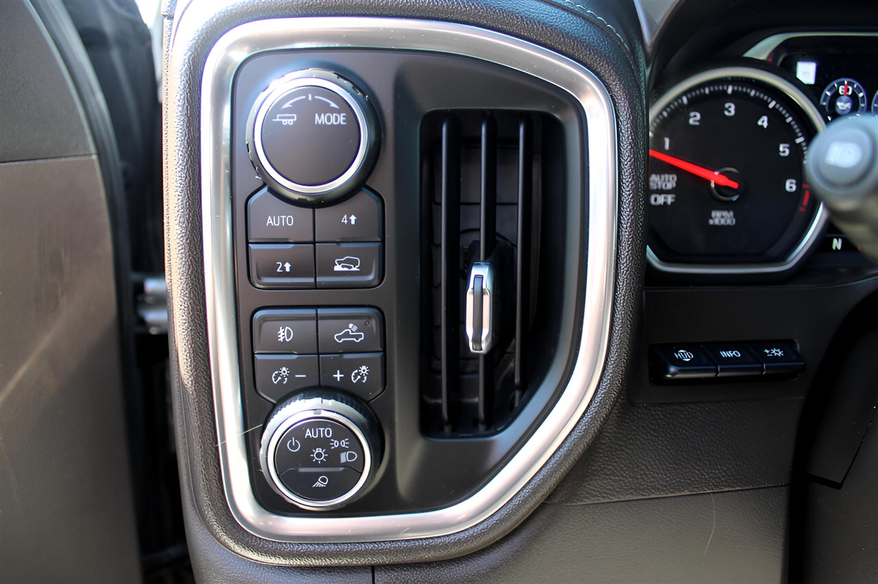 Chevrolet Silverado 1500 4WD Crew Cab 147" LTZ 2020 Chevrolet Silverado 1500 4WD Crew Cab 147" LTZ 2020