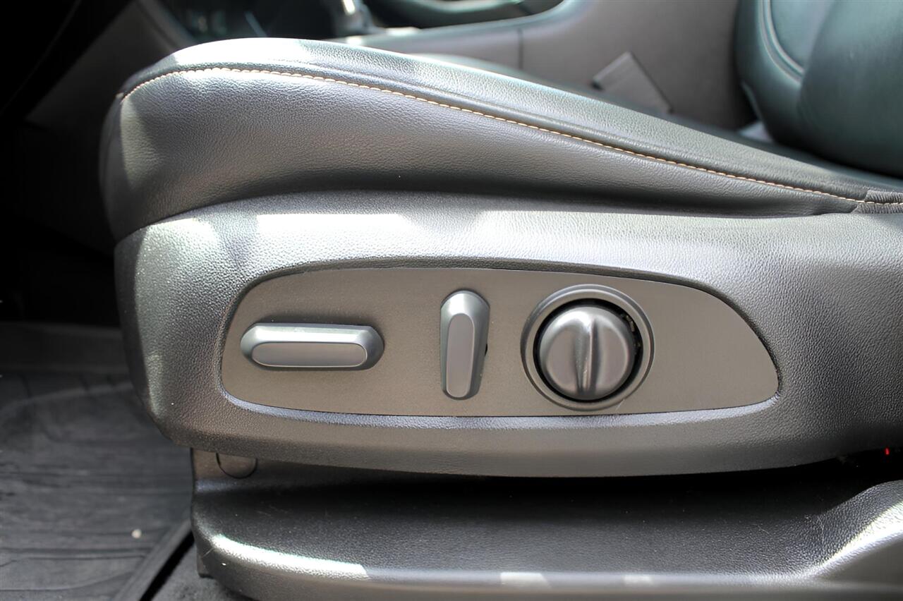 2022 Chevrolet Traverse Leather photo 13
