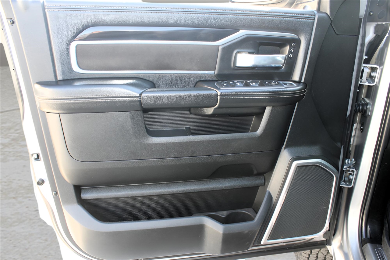 2022 Ram 3500 Laramie photo 9