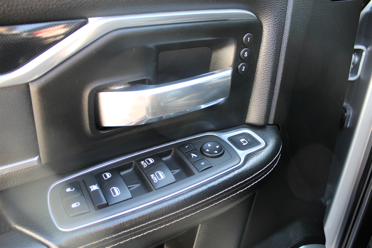 2022 Ram 3500 Laramie photo 10