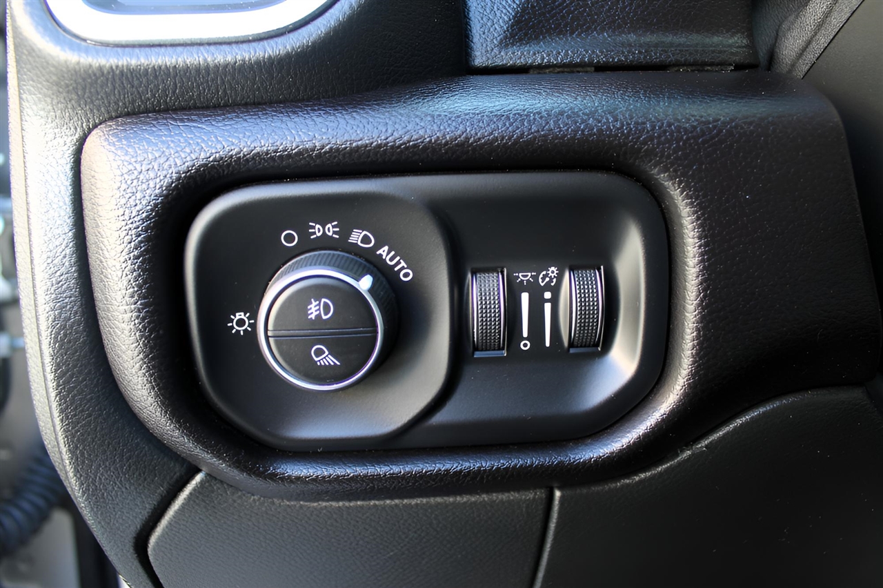 2022 Ram 3500 Laramie photo 17