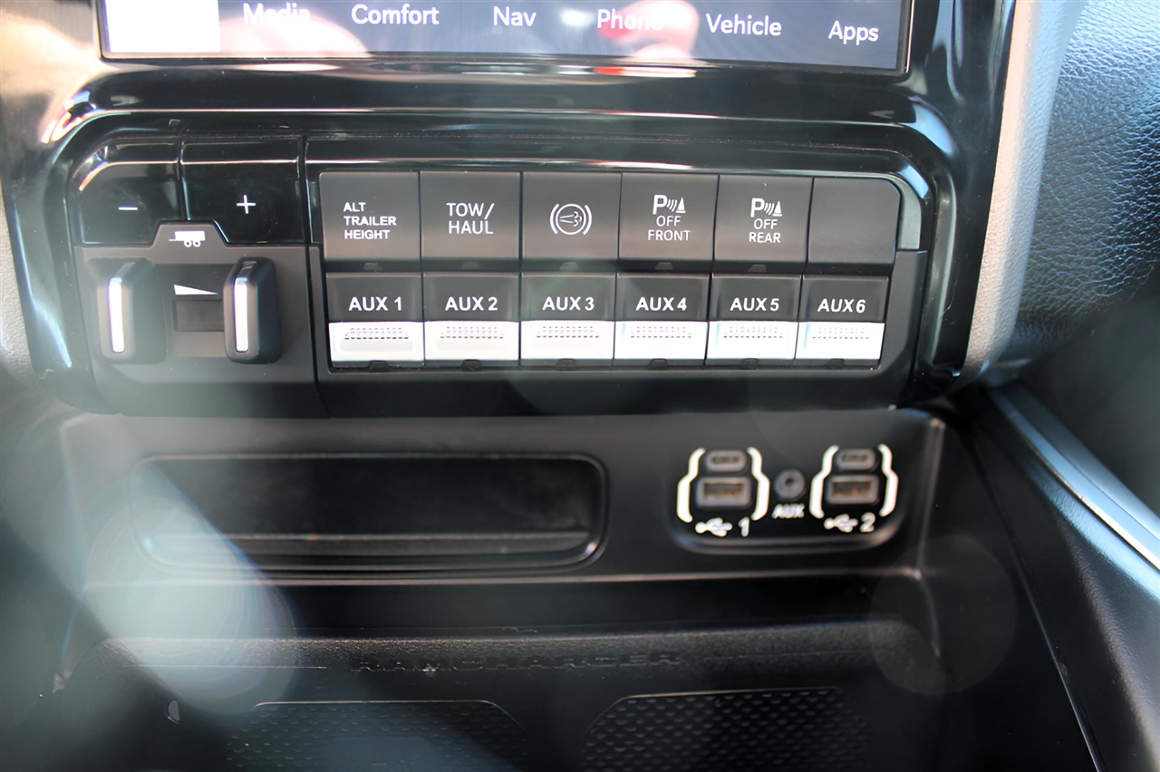 2022 Ram 3500 Laramie photo 24