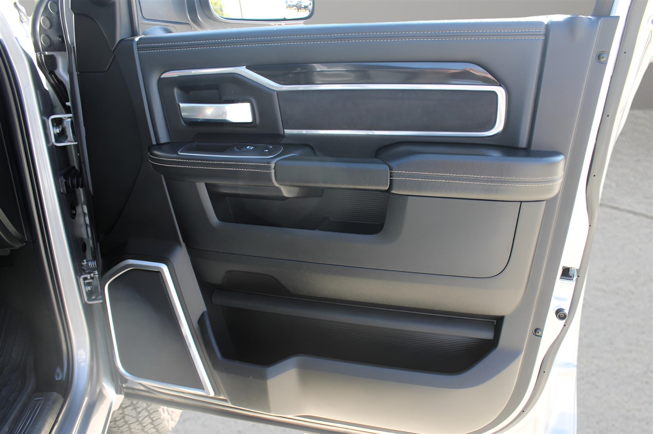 2022 Ram 3500 Laramie photo 30