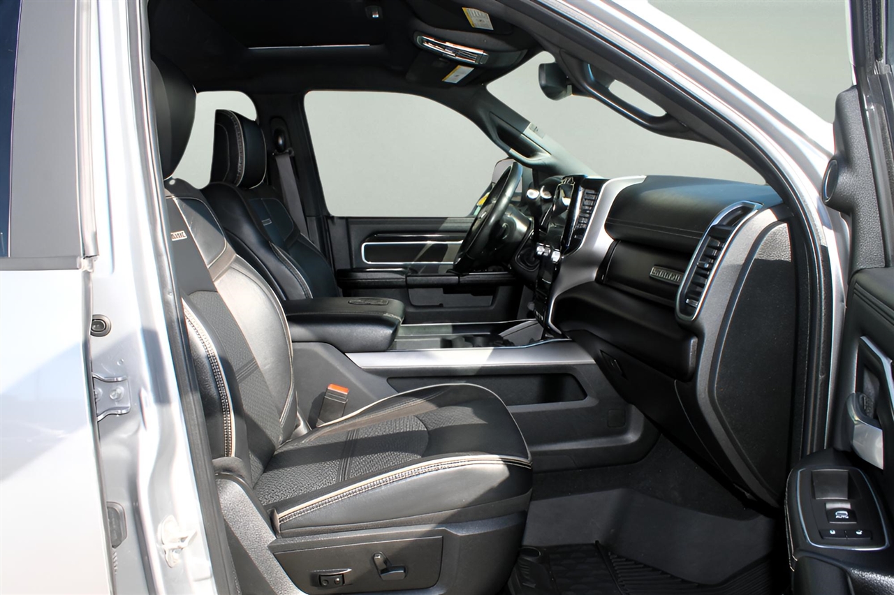 2022 Ram 3500 Laramie photo 32
