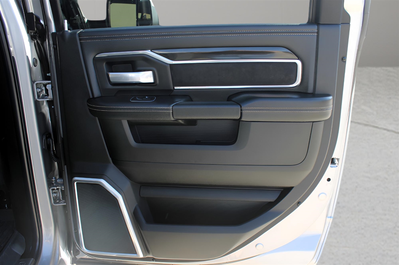 2022 Ram 3500 Laramie photo 35