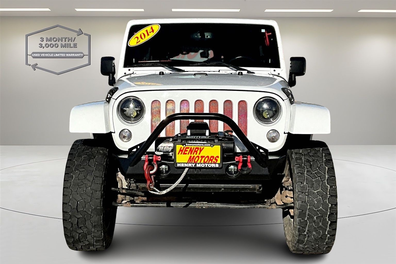 2014 Jeep Wrangler Unlimited Sahara photo 2